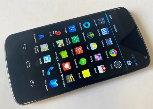 LG Nexus 4 E960 Smartphone entsperrt 8GB NFC Google schwarz – V guter Zustand