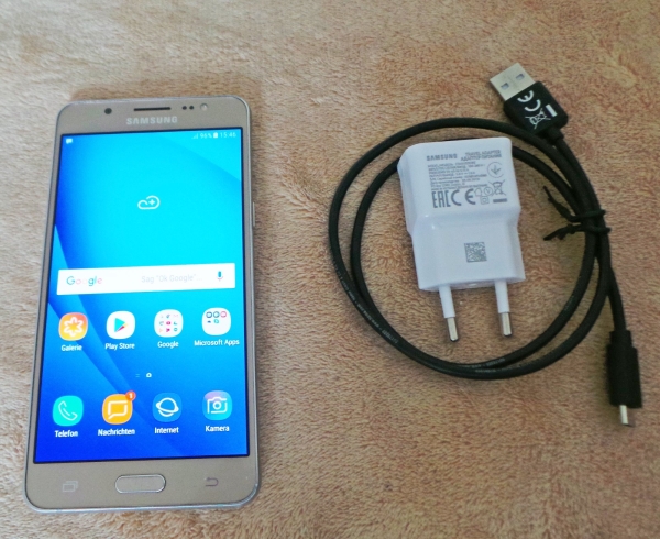 Samsung Galaxy J3 (2016) DUOS SM-J510FN 8GB Gold Smartphone