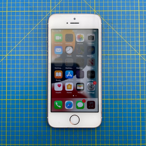 Apple iPhone SE A1723 – Smartphone Handy weiß roségold – 16 GB (O2-Netz)