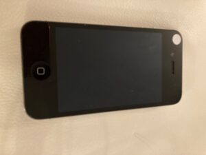 Apple iPhone 4s – 8GB – Schwarz (Entsperrt) A1387 (CDMA + GSM) mit Ladestecker 