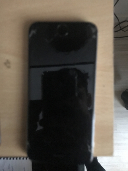 Apple iPhone 7 – 128GB – Schwarz (EE) A1778 (GSM)