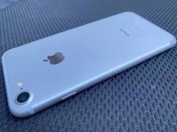 Sehr guter gebrauchter Apple iPhone 7 – 128GB – Silber (entsperrt) – 100% Batteriezustand