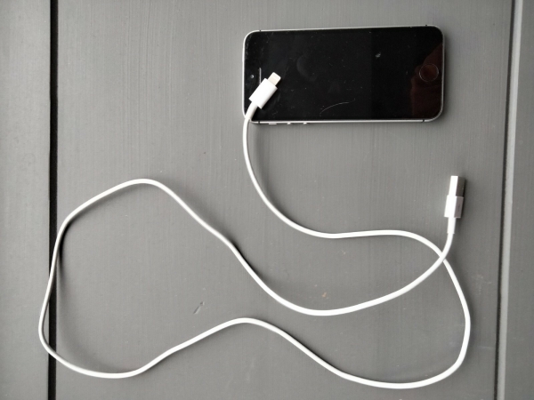 Apple iPhone SE 32GB – Space Grau o2