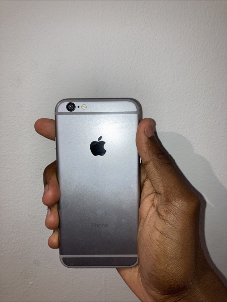 Apple iPhone 6 – 16GB – Silber (iD Mobile) A1586 (CDMA + GSM)