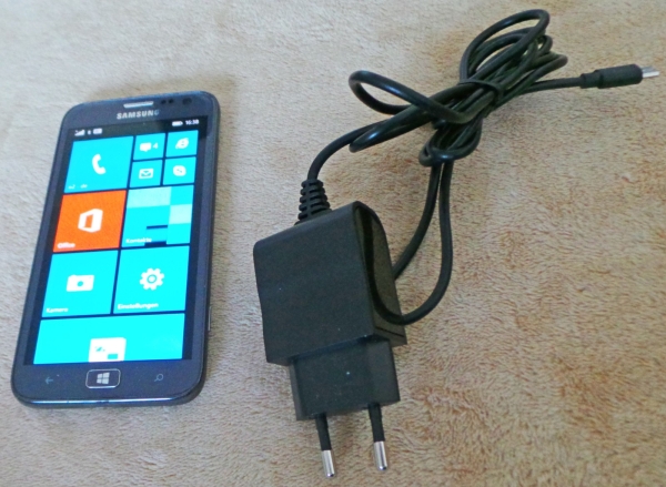 Samsung ATIV S GT-I8750 32GB Silber Windows Phone Smartphone (1)