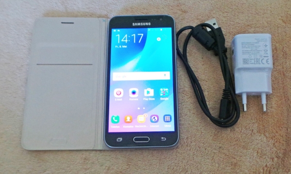 Samsung Galaxy J3 (2016) SM-J320FN 8GB Smartphone