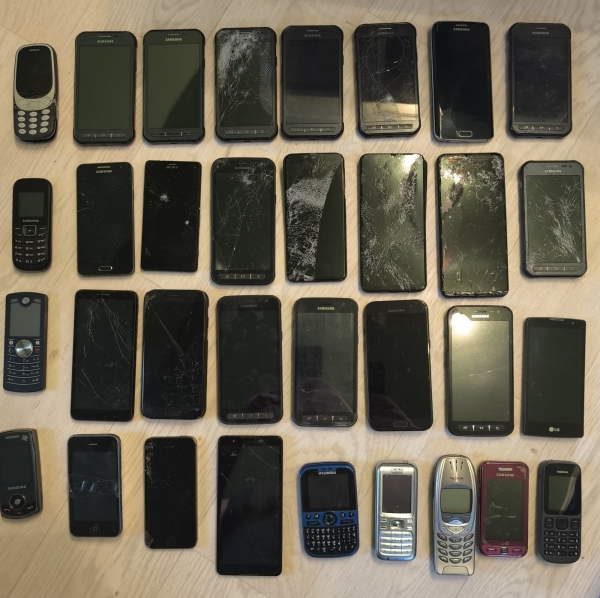 Handy Smartphone Ersatzteile Konvolut Defekt Bastler 33 STK Bastler Samsung Etc
