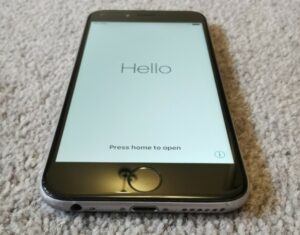 Apple iPhone 6 16GB Space Grau O2 kleiner Riss am Display Handy