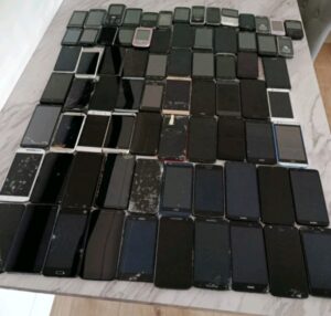 Restposten 77 x Smartphones Huawei Sony Motorola Honor HTC usw. UNGETESTET