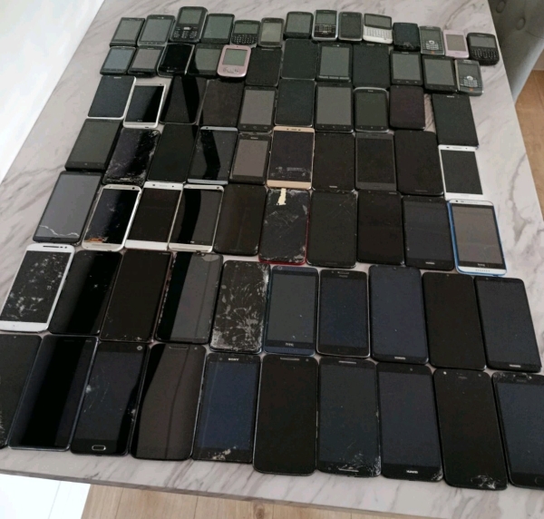 Restposten 77 x Smartphones Huawei Sony Motorola Honor HTC usw. UNGETESTET