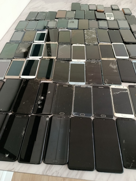 Restposten 90 x Samsung Galaxy Smartphones UNGETESTET DEFEKT FUNKTIONIERT ERSATZTEILE REPARATUREN