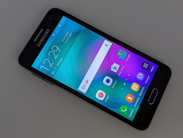 Samsung Galaxy A3 16GB Schwarz Android Smartphone A300FU