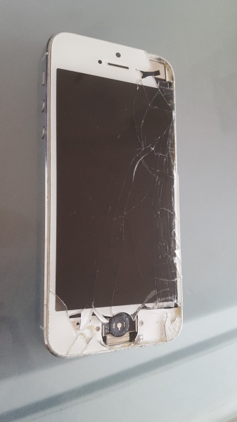 Apple iPhone 5 – Defekt – Für Ersatzteile – OFFEN FÜR ANGEBOTE!