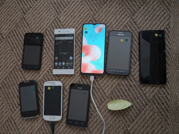 Smartphone  – Konvolut Samsung,  Sony,  usw.   8 Stück, gebraucht