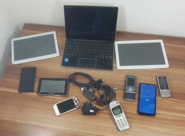 Tablet Handy Smartphone Konvolut Nokia Sony Blackview A60 Becker Acer Lenovo App