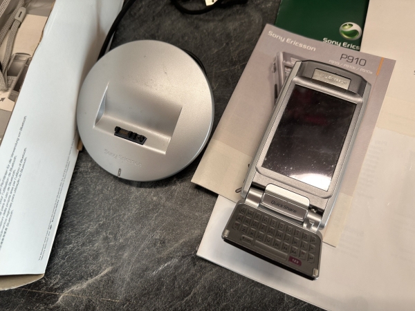 Sony Ericsson P910i Smartphone silber