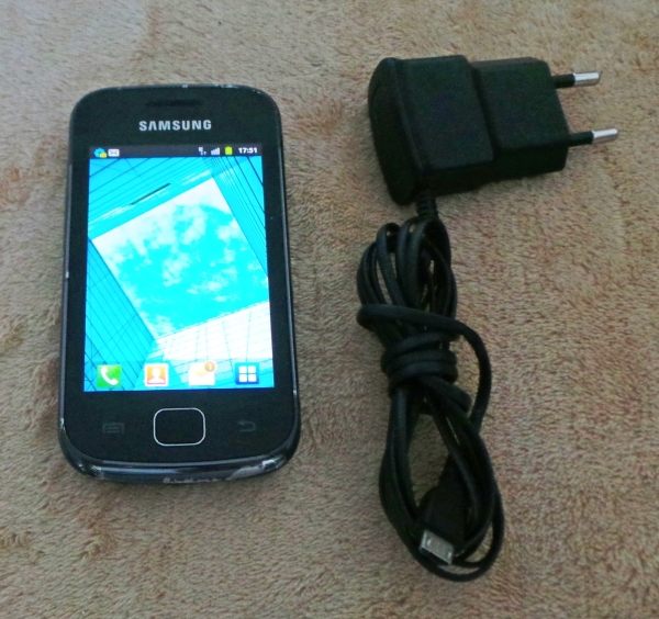 Samsung Galaxy GIO GT-S5660 Smartphone