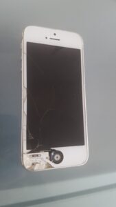 Apple iPhone 5 – Defekt – Für Ersatzteile – OFFEN FÜR ANGEBOTE!