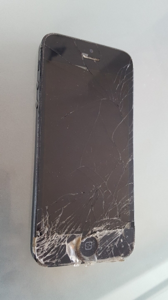 Apple iPhone 5 – Defekt – Für Ersatzteile – OFFEN FÜR ANGEBOTE!