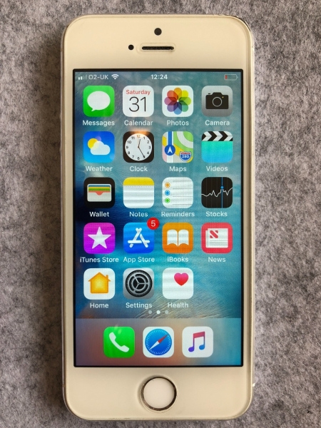 Apple iPhone 5s – 16GB – Silber (Entsperrt)