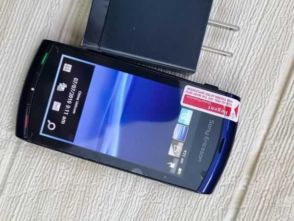 Sony Ericsson Vivaz U5i – Blue (Unlocked) Smartphone