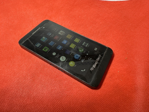Blackberry Z10 schwarz (entsperrt) Smartphone