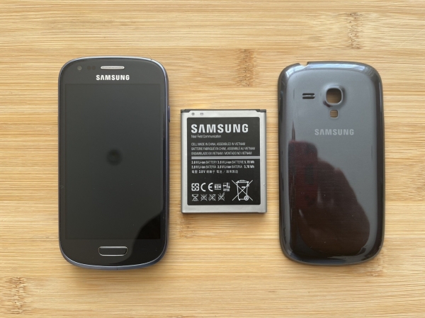 Samsung Galaxy S3 mini 8GB blau 4,0″ Android Smartphone defekt + TOP BILDSCHIRM