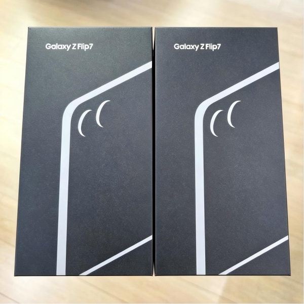 Neu Samsung Galaxy Z Flip7 (5G) 12+256GB Ohne Simlock Smartphone Ohne Vertrag