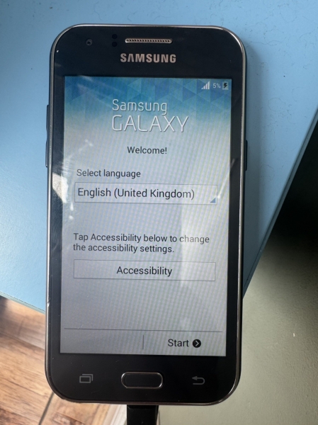 Samsung Galaxy J1 schwarz O2 Netzwerk 4GB 4,3″ 5MP Android Touchscreen Smartphone
