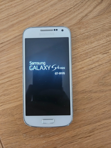 Samsung Galaxy S4 Mini GT-I9195 Weiß LTE Smartphone funktionsfähig Android Handy