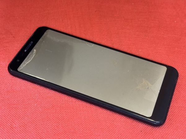 Google Pixel 3a Smartphone defekt nur zur Reparatur. Beschädigung
