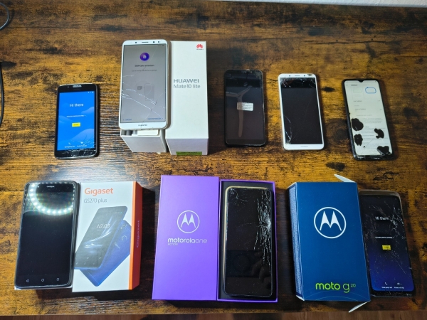 8 Stück Konvolut Motorola/Huawei/Gigase Smartphone Handy defekt Sammlung