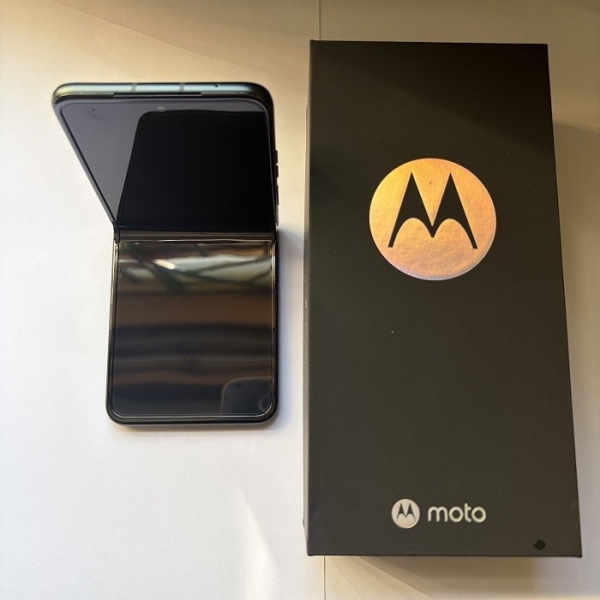 Motorola Razr 2023 XT2323 Faltbar 5G Unlocked Sage Green Smartphone Original