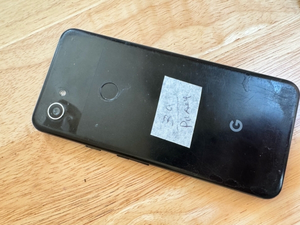 Google Pixel 3a Smartphone defekt nur zur Reparatur. Damage 2