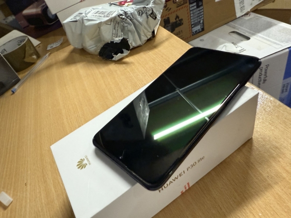 Huawei P30 Lite 128GB 6,15 Zoll FHD Dewdrop Display Smartphone mit AI