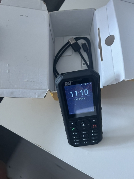 Cat B35 Telefon schwarz robustes Handy verpackt