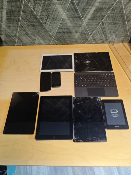 8 Stück Konvolut Samsung Apple Smartphone Handy  Tablet defekt Sammlung