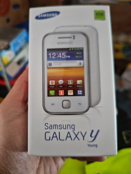 Samsung Galaxy Y GT S5369 – Metallic Gray Smartphone  Zustand Neue  OVP
