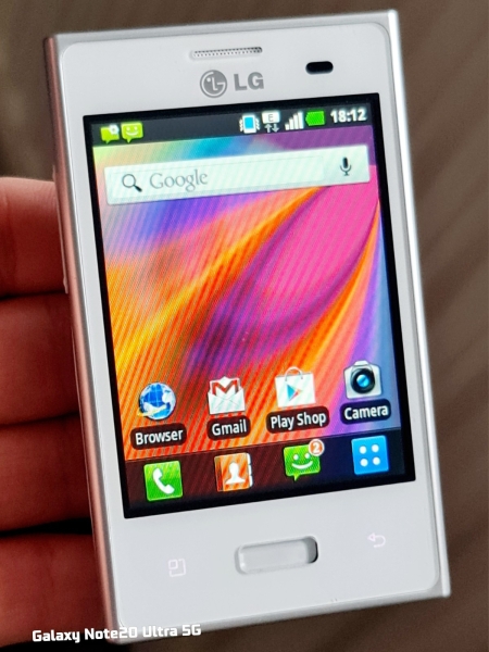 LG E400 (entsperrt) 3G Smartphone einwandfreier Zustand kostenloser Versand und Ladegerät