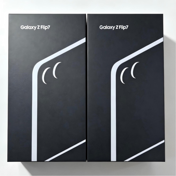 Neu Samsung Galaxy Z Flip7 (5G) 256GB 12GB RAM Smartphone – Netlock entsperrt