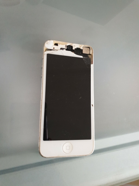 Apple iPhone 5 – Defekt – Für Ersatzteile – OFFEN FÜR ANGEBOTE!