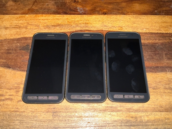Restposten 3 x Samsung Galaxy Xcover 4 schwarz 16GB robust Android Smartphone