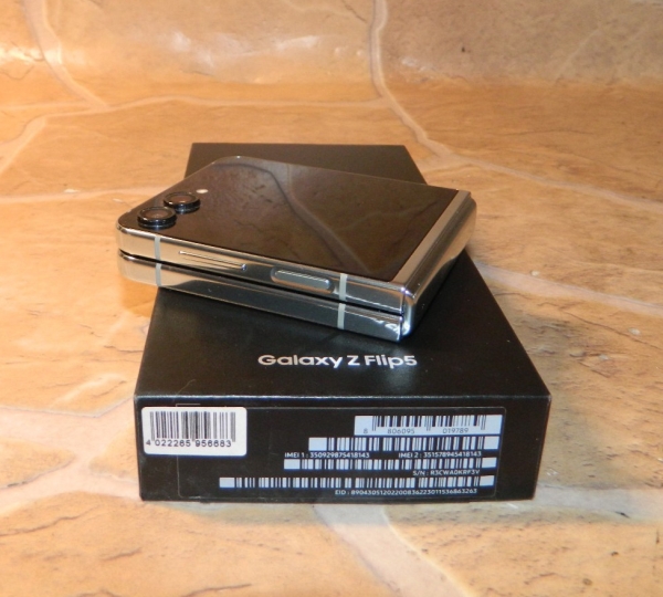 Samsung Galaxy Z Flip 5 Smartphone : Mint Grün / 256 GB / SM-F731B – Wie neu