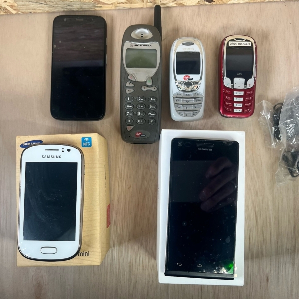 RESTPOSTEN ALTE HANDYS RETRO KONVOLUT SMART SAMSUNG MOTOROLA VINTAGE 90er