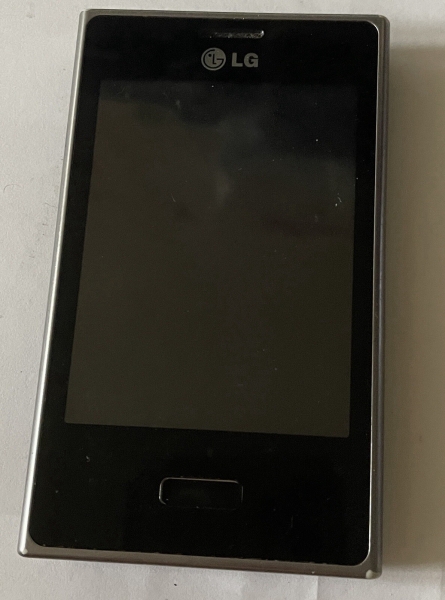 LG Optimus L3 E400 1 GB (schwarz) – Android-Smartphone Anfang der 2010er Jahre – (einschalten)