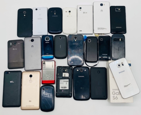 Smartphone Konvolut 23stück Teilfunktion LESEN Samsung Huawei Nokia HTC LG Sony