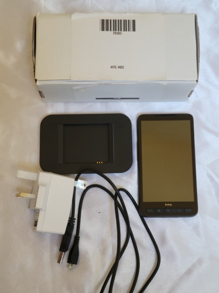 4,3″ HTC HD2 T8585 Windows Microsoft Handy Smartphone (entsperrt) Ladegeräte