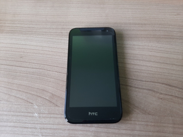 Smartphone HTC Desire 310 defekt an Bastler