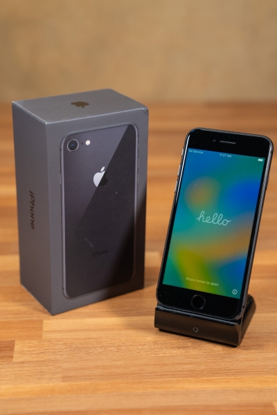 Apple iPhone 8 • 64GB • Entsperrt • Space Grau Grau • Originalverpackt • MQ6G2B/A