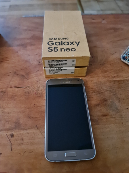 Samsung Galaxy S5 Neo SM-G903F – 16GB – Silber (Ohne Simlock) Smartphone